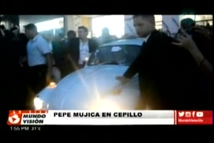 Ex Presidente De Uruguay Pepe Mujica, Visita La República Dominicana Y Sea Pasea En Clásico Volkswagen Del 70