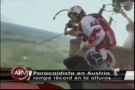 Austríaco Rompe Récord En Las Alturas Al Columpiarse Desde Un Globo Con Su Paracaídas