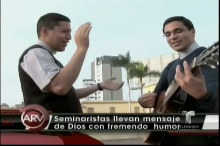 Seminaristas Llevan La Palabra De Dios En Forma De Parodia