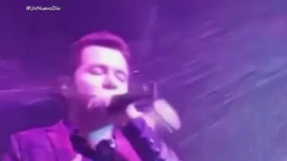 Le Dan Tremendo Botellazo A Un Cantante En Plena Actuación