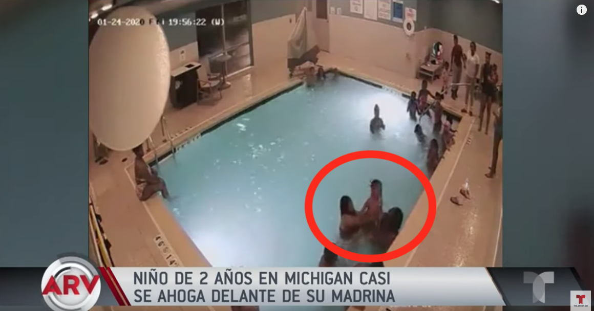 Captan Dramático Rescate De Un Niño De 2 Años Que Se Ahogaba En Una Piscina