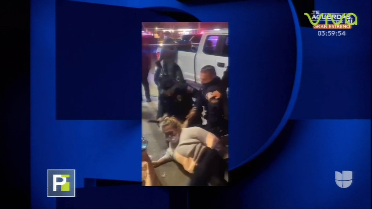 Policías Golpean Brutalmente A Vendedores Ambulantes