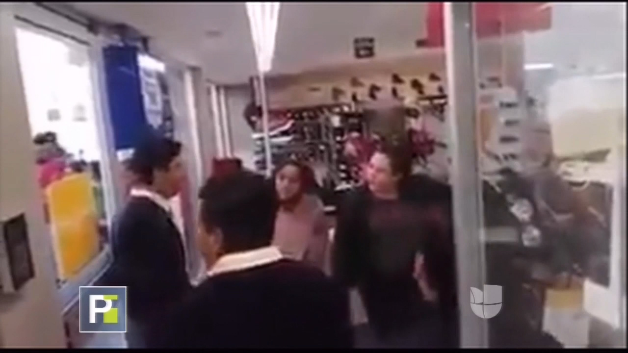 Dos Mujeres Que Robaban Zapatos En Una Tienda, Fueron Confrontadas Y Esto Fue Lo Que Pasó