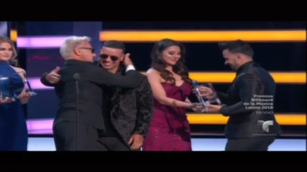 Luis Fonsi Y Daddy Yankee Ganadores De Canción Latin Pop Del Año En Los Premios Bilboard