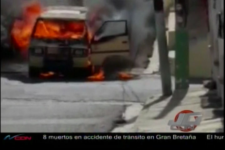 Moca: Se Incendió Minibús Luego De Que Se Produjera Un Escape De Gas