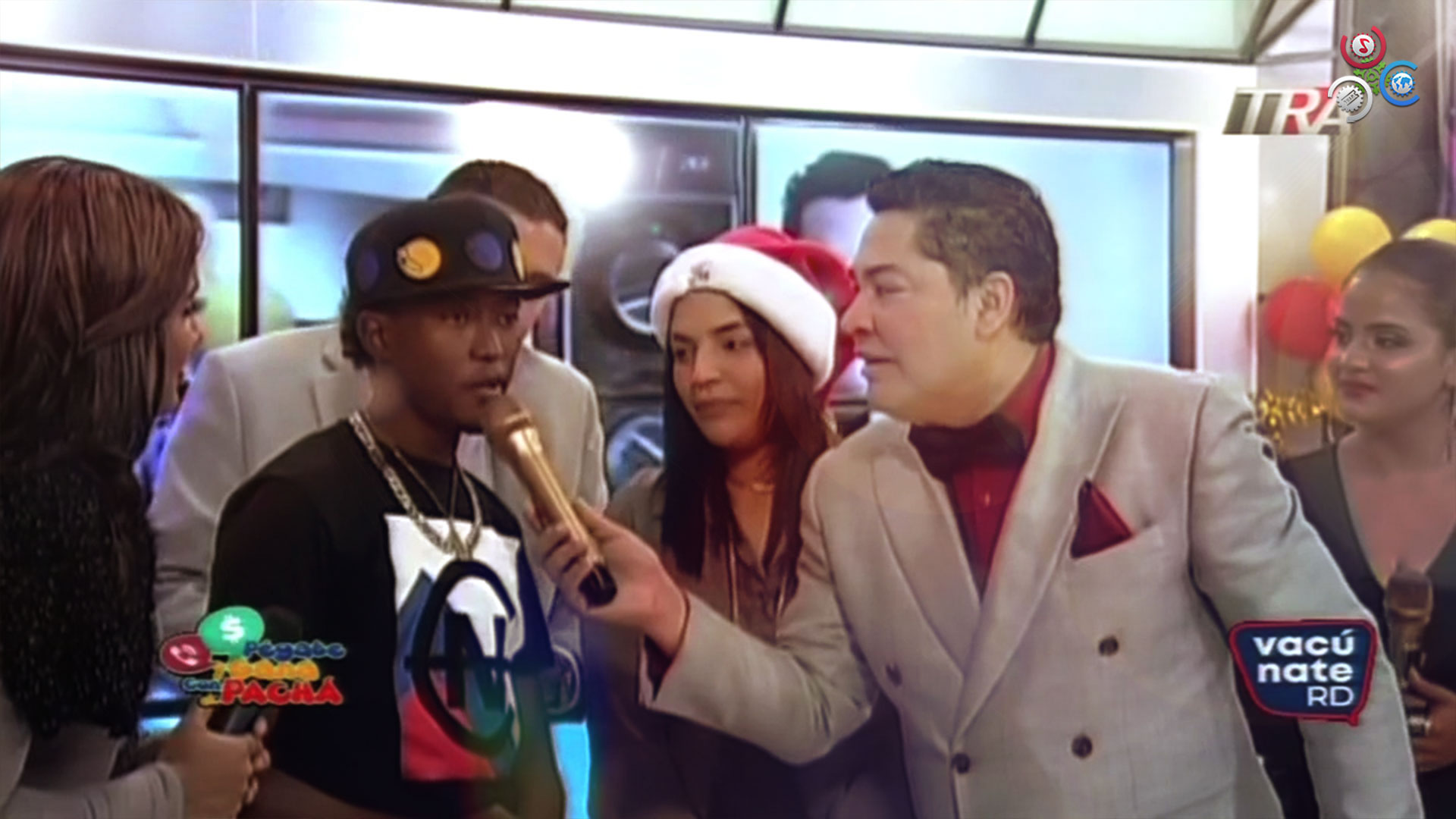 El Pachá Hace Entrega Del Premio A Los Ganadores Del Ta’ De To’ En | Pégate Y Gana Con El Pachá