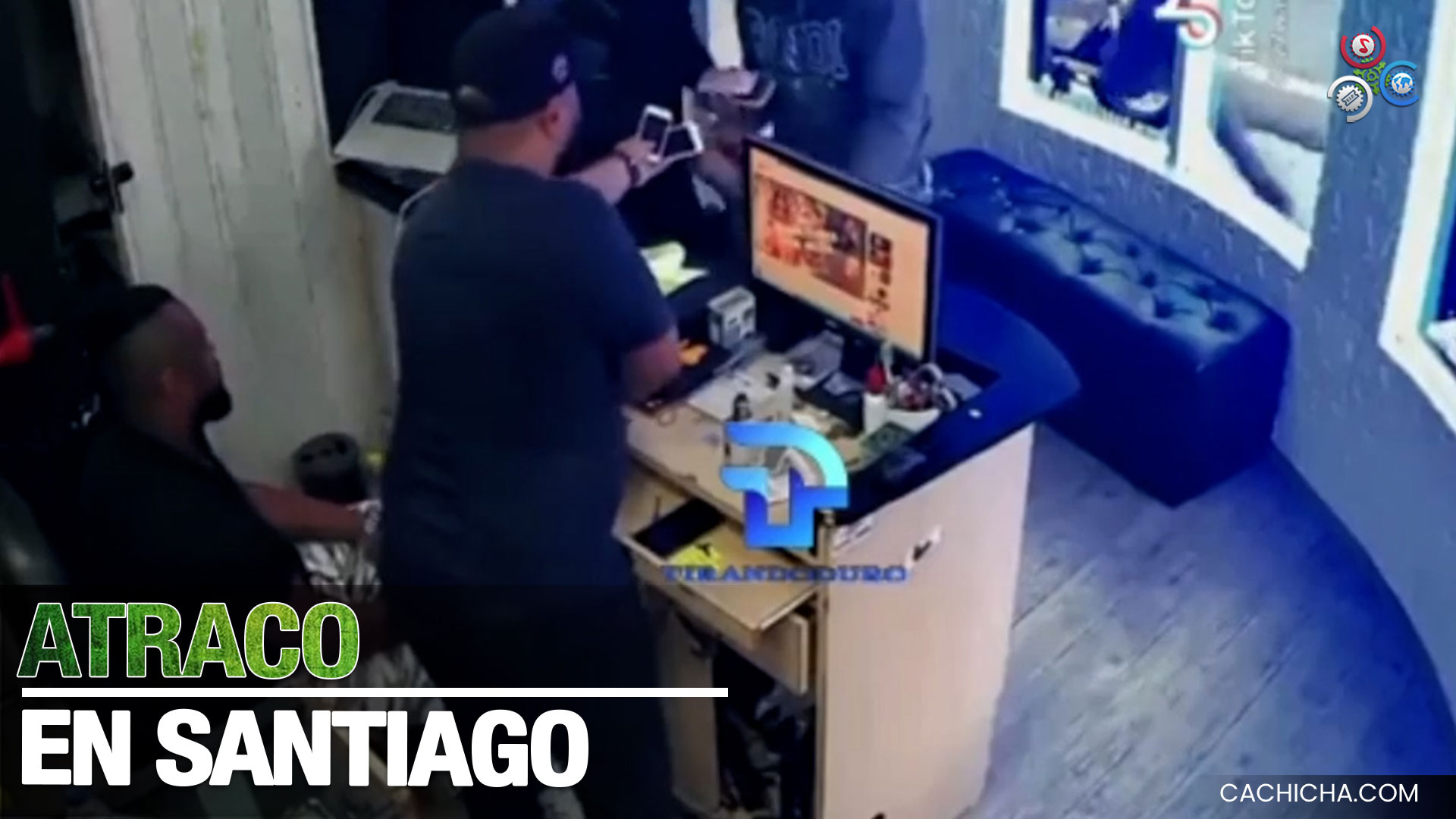 Cámara Capta Momento En Que Atracan Tienda De Celulares En Santiago