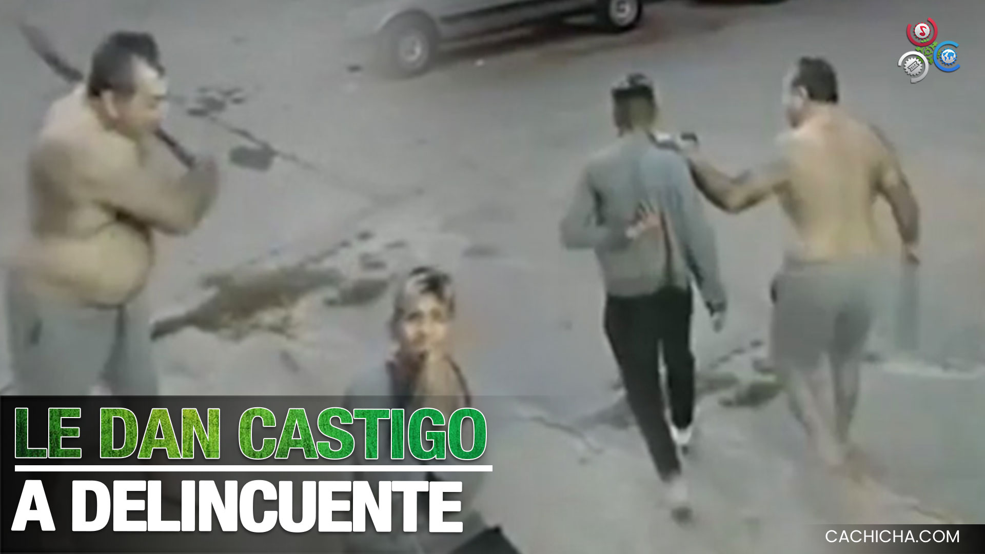 Hombre Sorprende Delincuente, Lo Castiga Y Hace Que Muestre Su Rostro A La Cámara