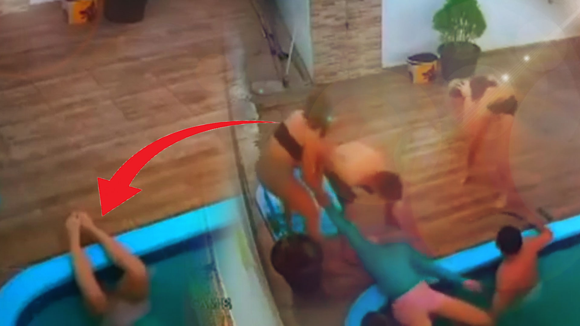 Momento En Que Una Joven Casi Se Ahoga En Una Piscina Cuando El Desagüe Se Tragó Su Pelo (Video Sensible)