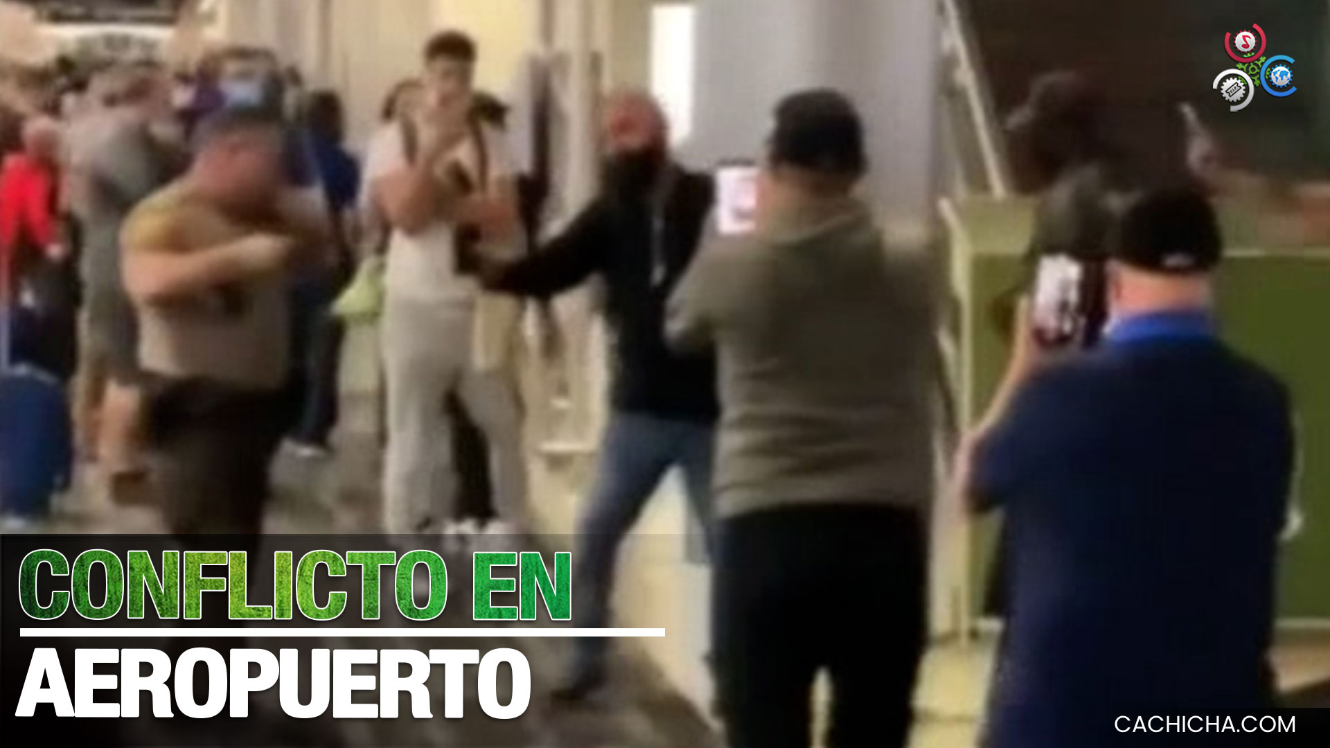 Cancelación De Un Vuelo Causa Pelea Entre Pasajeros Y Agentes En Miami