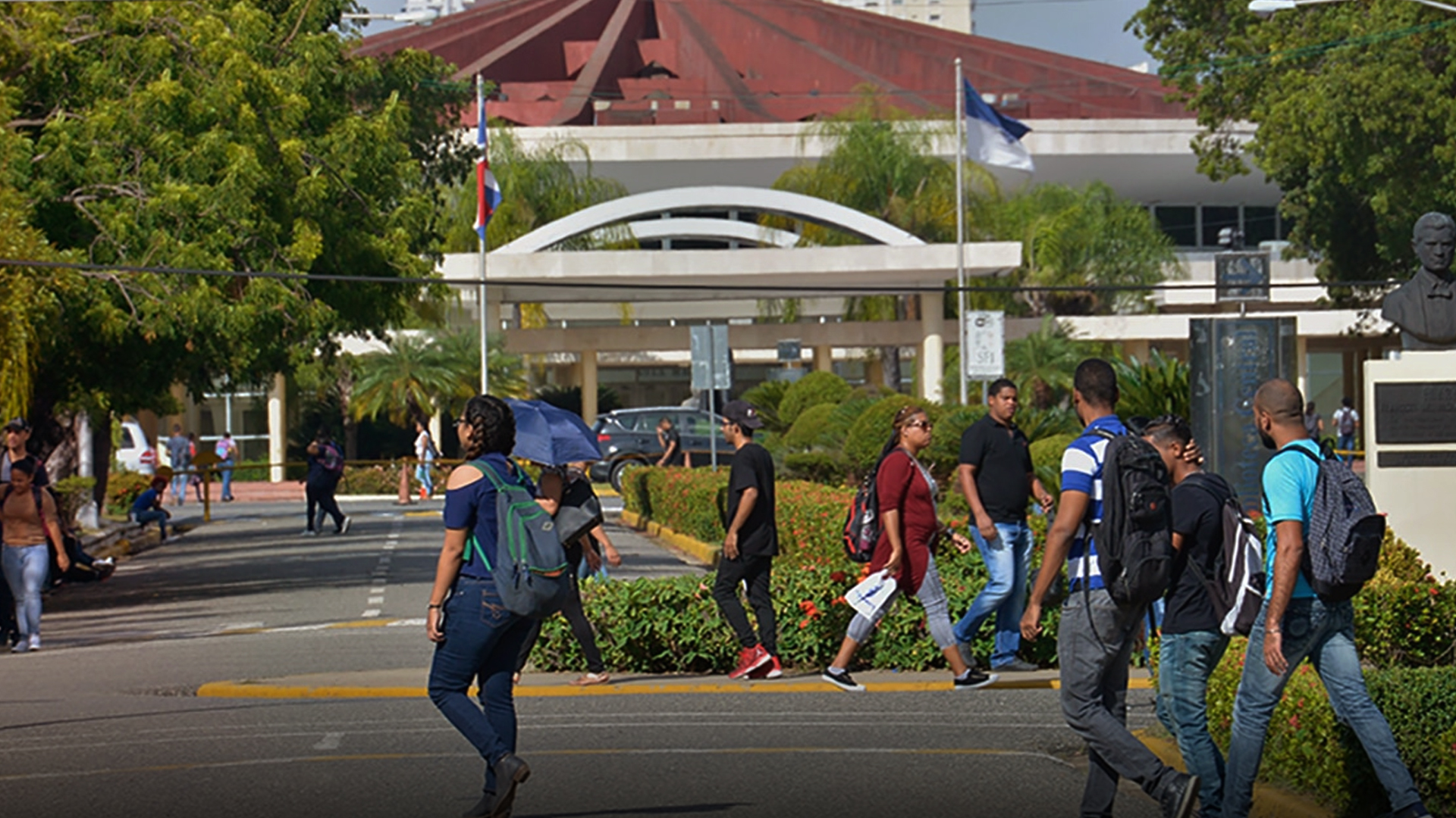 Las Universidades Hacen A Un Lado La Atención A Los Estudiantes Por El Covid | Se Ahorran Algo