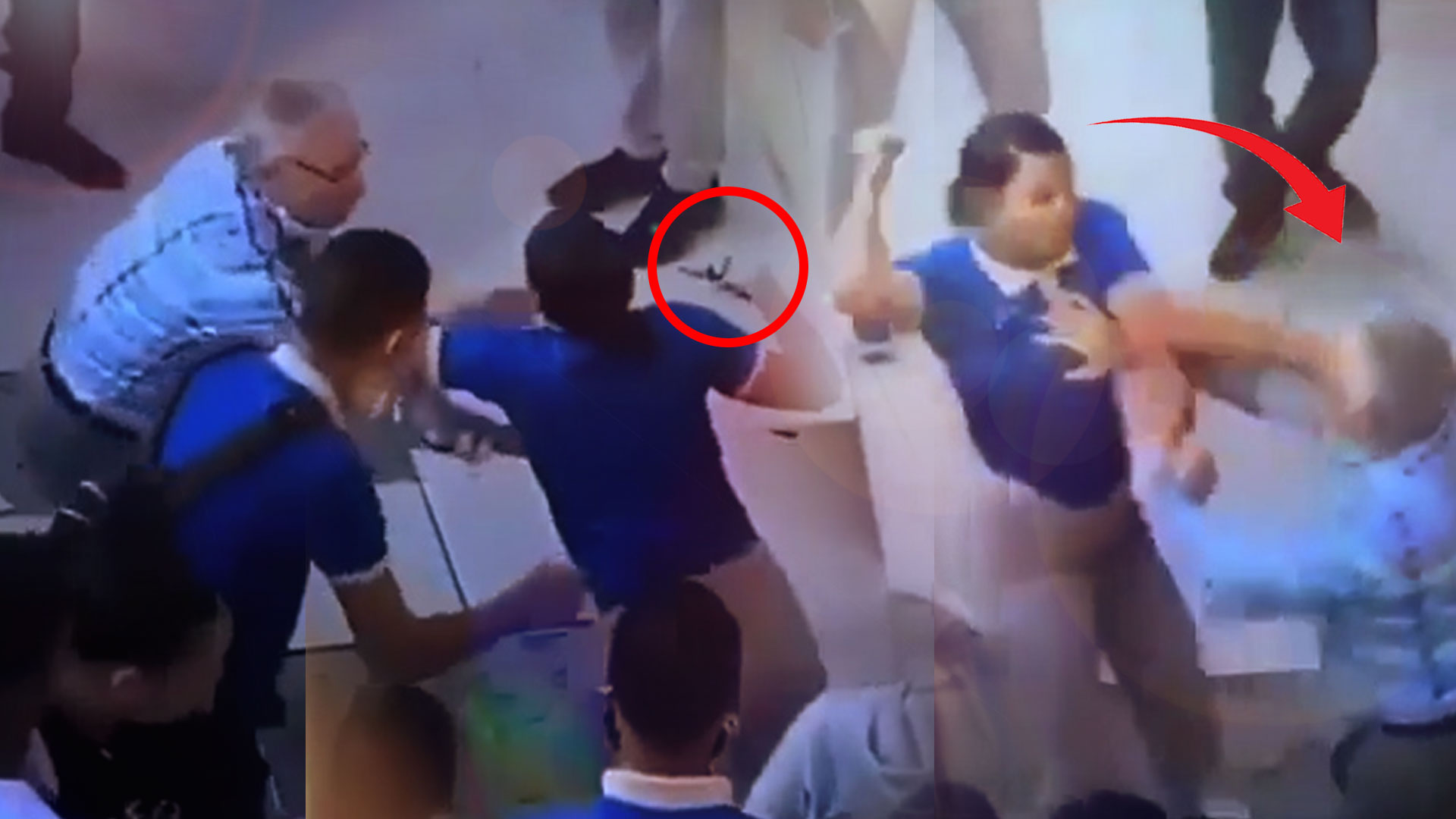 Se Muestra Video Cuando Una Estudiante Intenta Apuñalar A Un Profesor En Un Conflicto De La Escuela