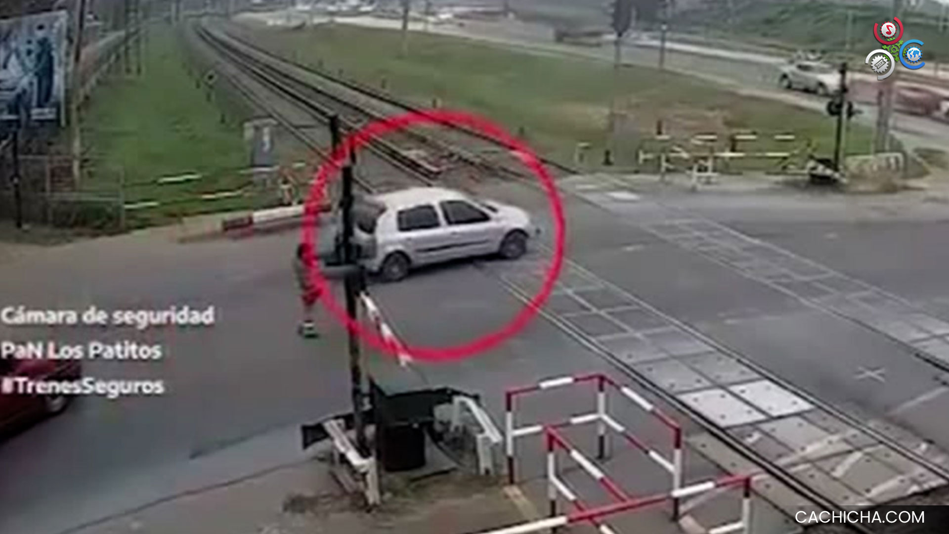 Familia Resulta Herida Tras Ser Atropellados Por Un Tren Al Momento Que Su Auto Se Quedó Atascado