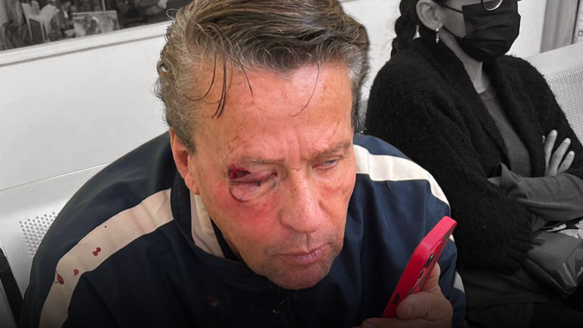 Alfredo Adame Golpeado En Frente De Su Misma Casa