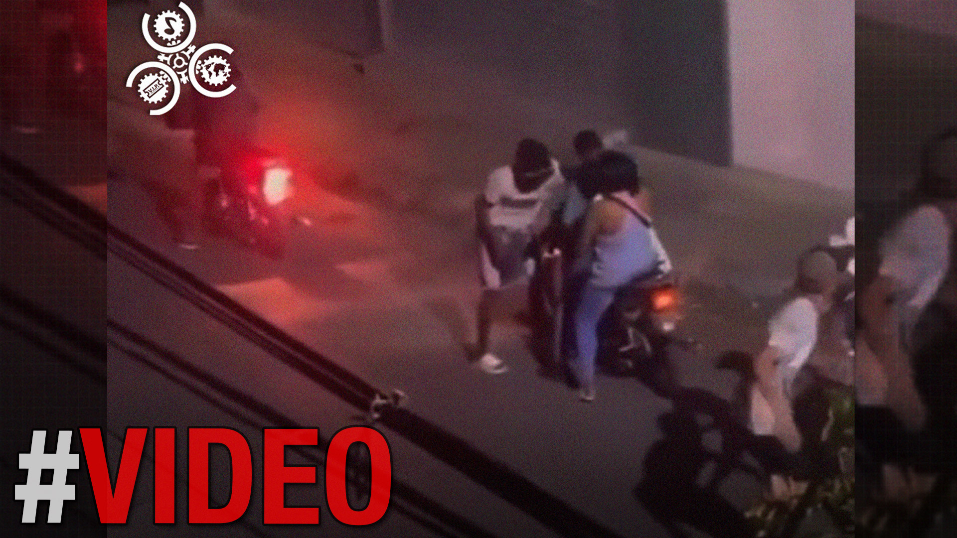 Delincuentes Atracan Un Motorista Que Transportaba Mujer Con Una Bebé En sus Brazos 