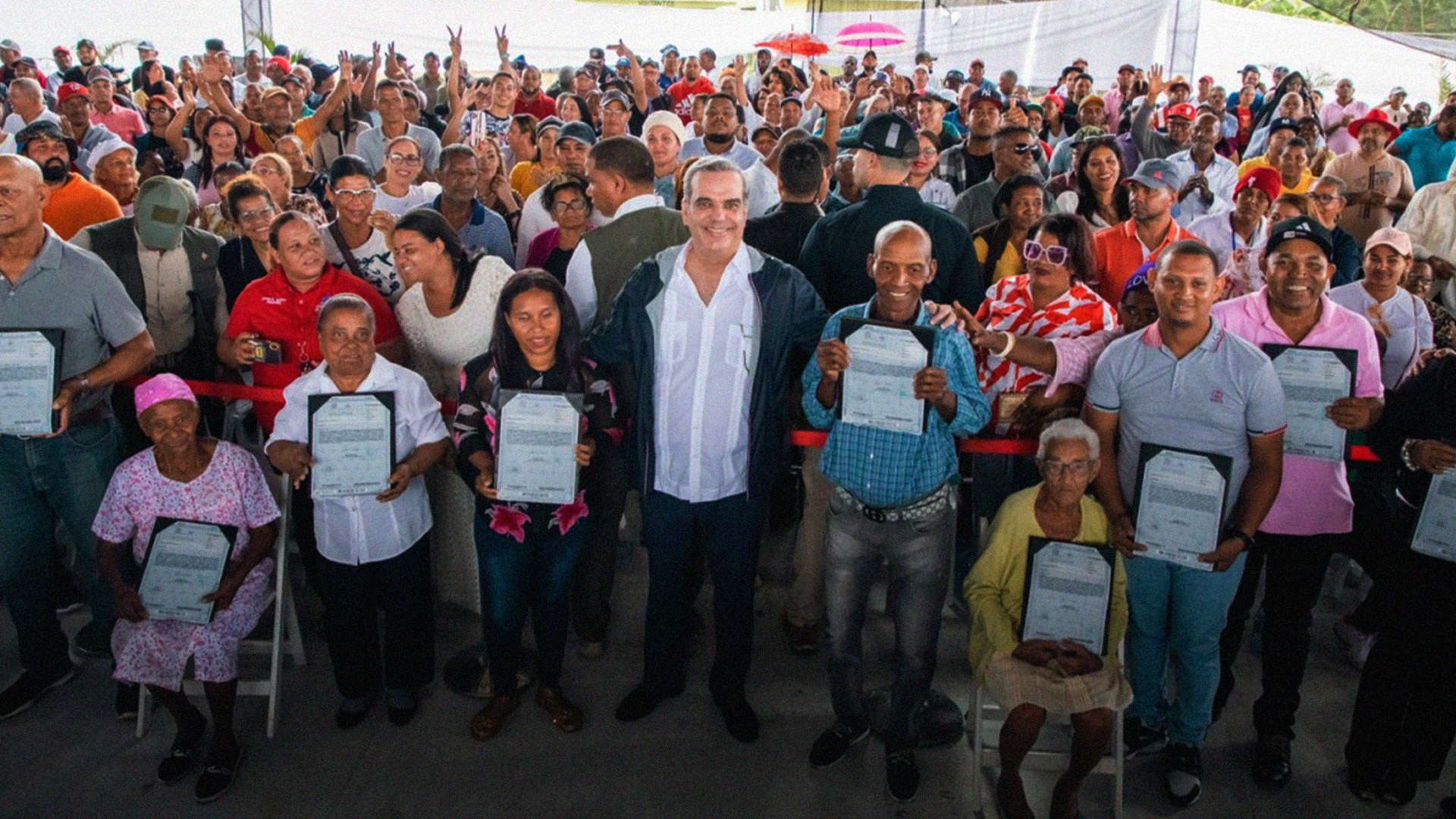 Presidente Abinader Entrega 1,183 Títulos De Propiedad En El Pocito, Montecristi