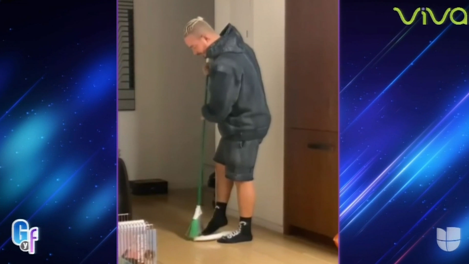 J Balvin Demostrando Que Ayuda A Su Mujer Con Los Oficios De La Casa 