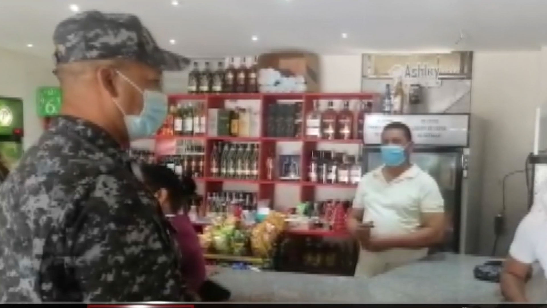 Policía Sale A Las Calles A Pedir Colaboración A Negociantes Con Las Nuevas Medidas Ante El Covid