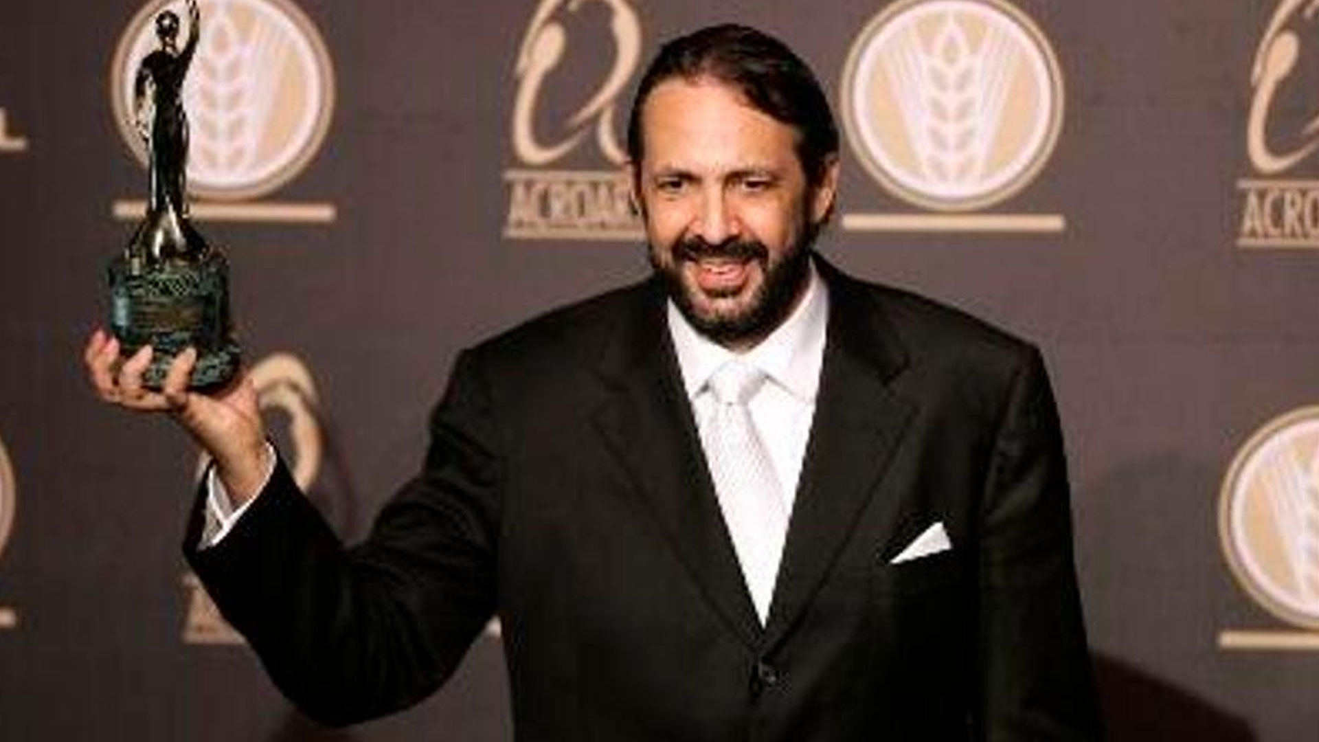 Se Confirma La Asistencia Y Presentación De Juan Luis Guerra En Los Premios Soberano 