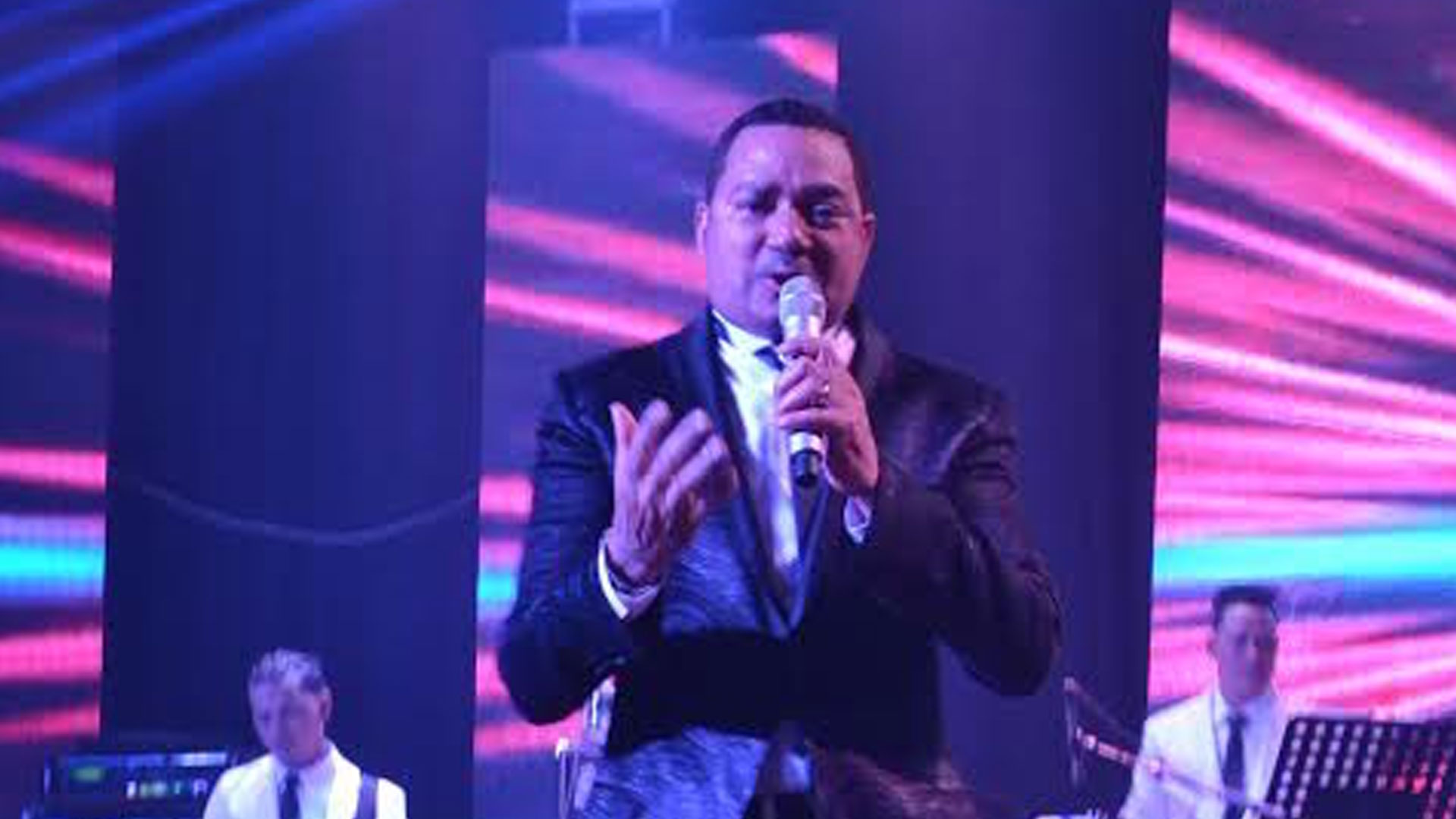 Frank Reyes Vuelve A Presentarse En Los Premios Soberano 