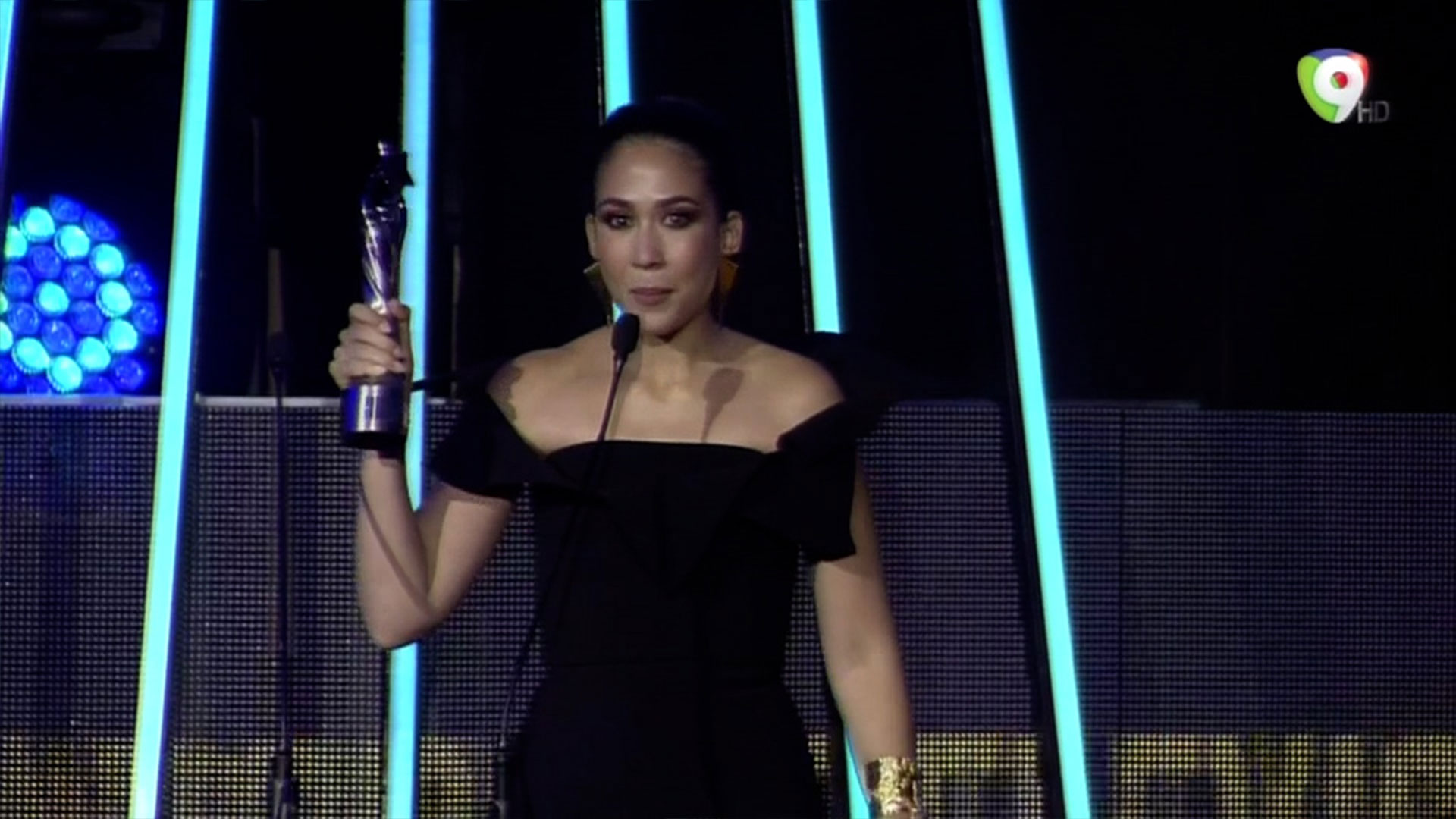 Nahiony Reyes Se Lleva El Soberano A Presentara Del Año