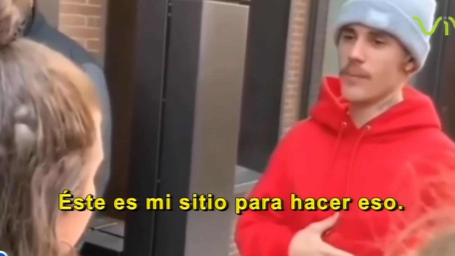 Justin Bieber Habla Con Fans Que Lo Esperaron En La Puerta De Su Casa ¡Y De Qué Manera! 