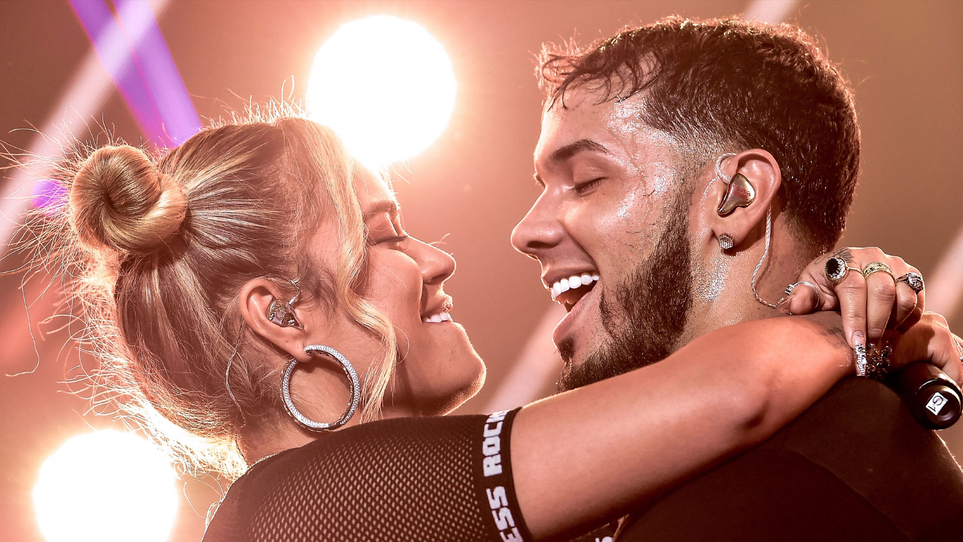 ¡Picante! Anuel Y Karol G Cenando Juntos En Miami
