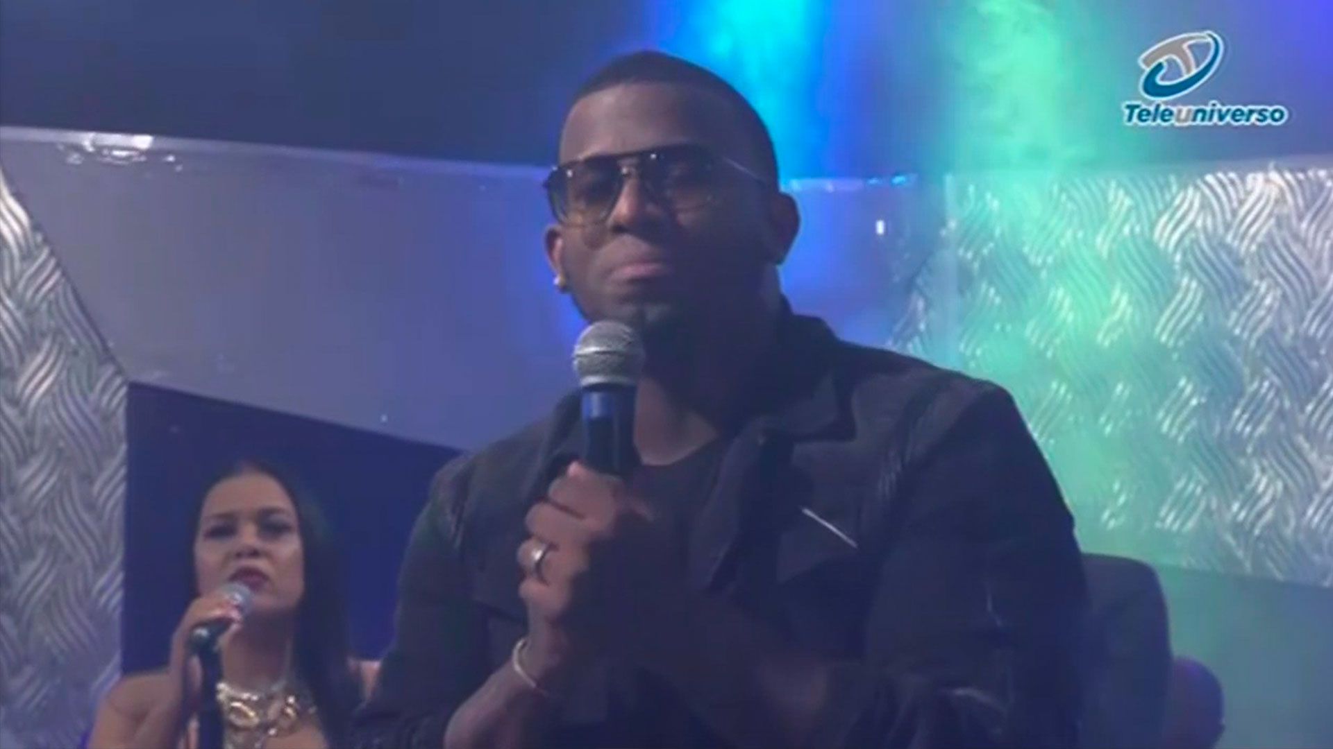 Presentación Musical De Crazy Desing En | Buena Noche