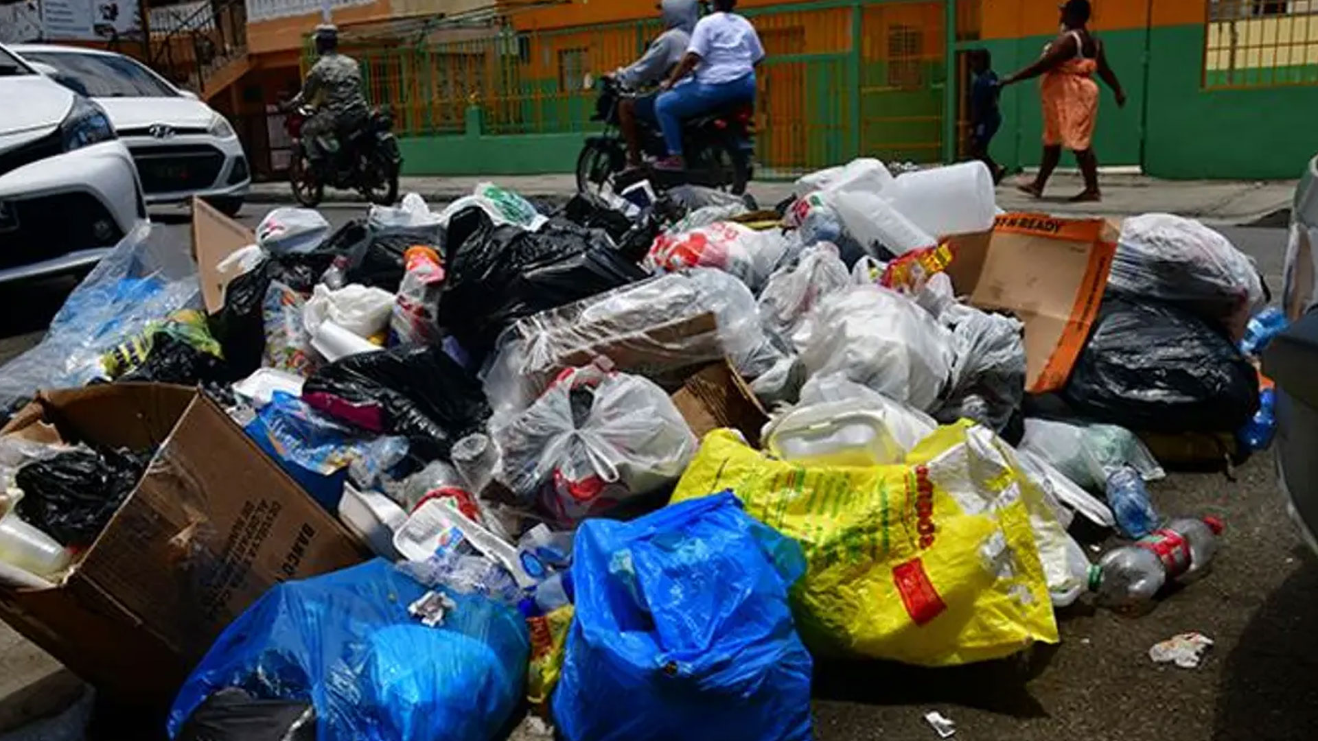 “Lo Indefendible” La Basura Habla Por Si Sola En Santo Domingo Este