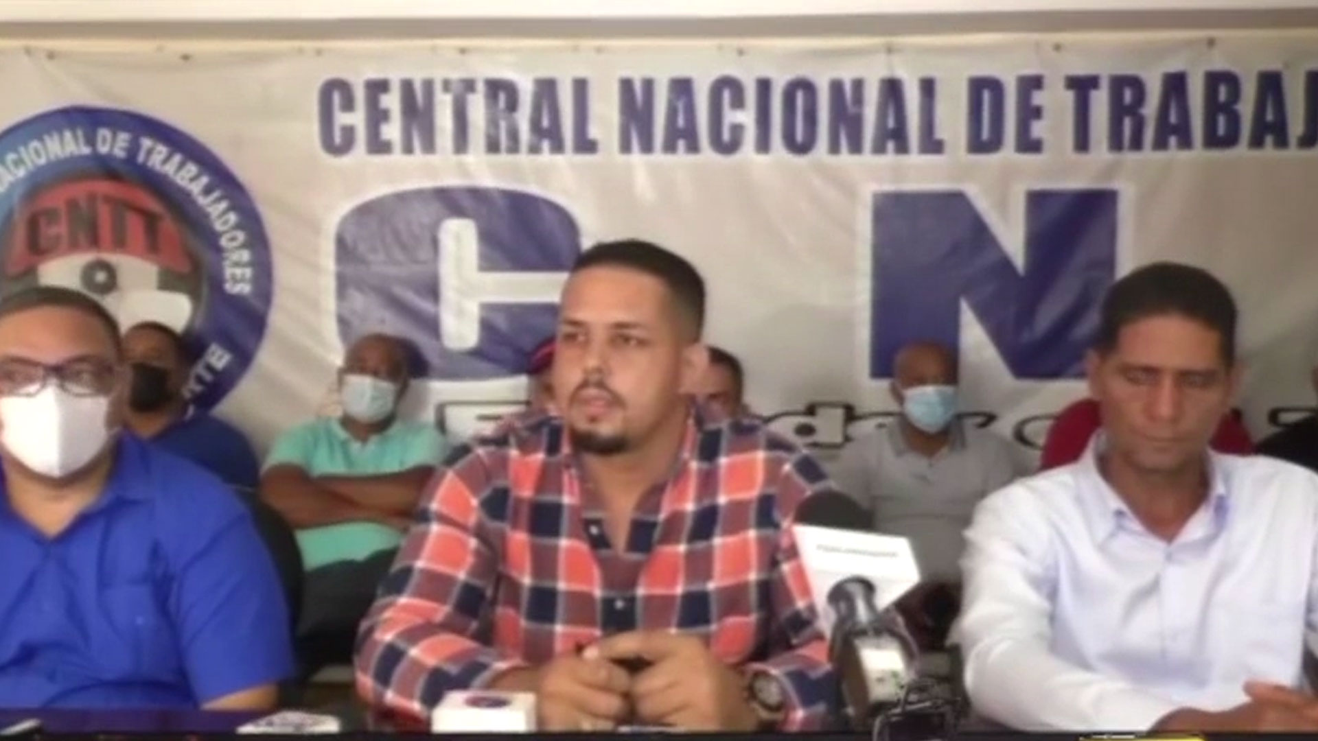 Choferes De Transporte Público De Santiago Dicen Que Los Atracos “Ya No Los Dejan Trabajar” 