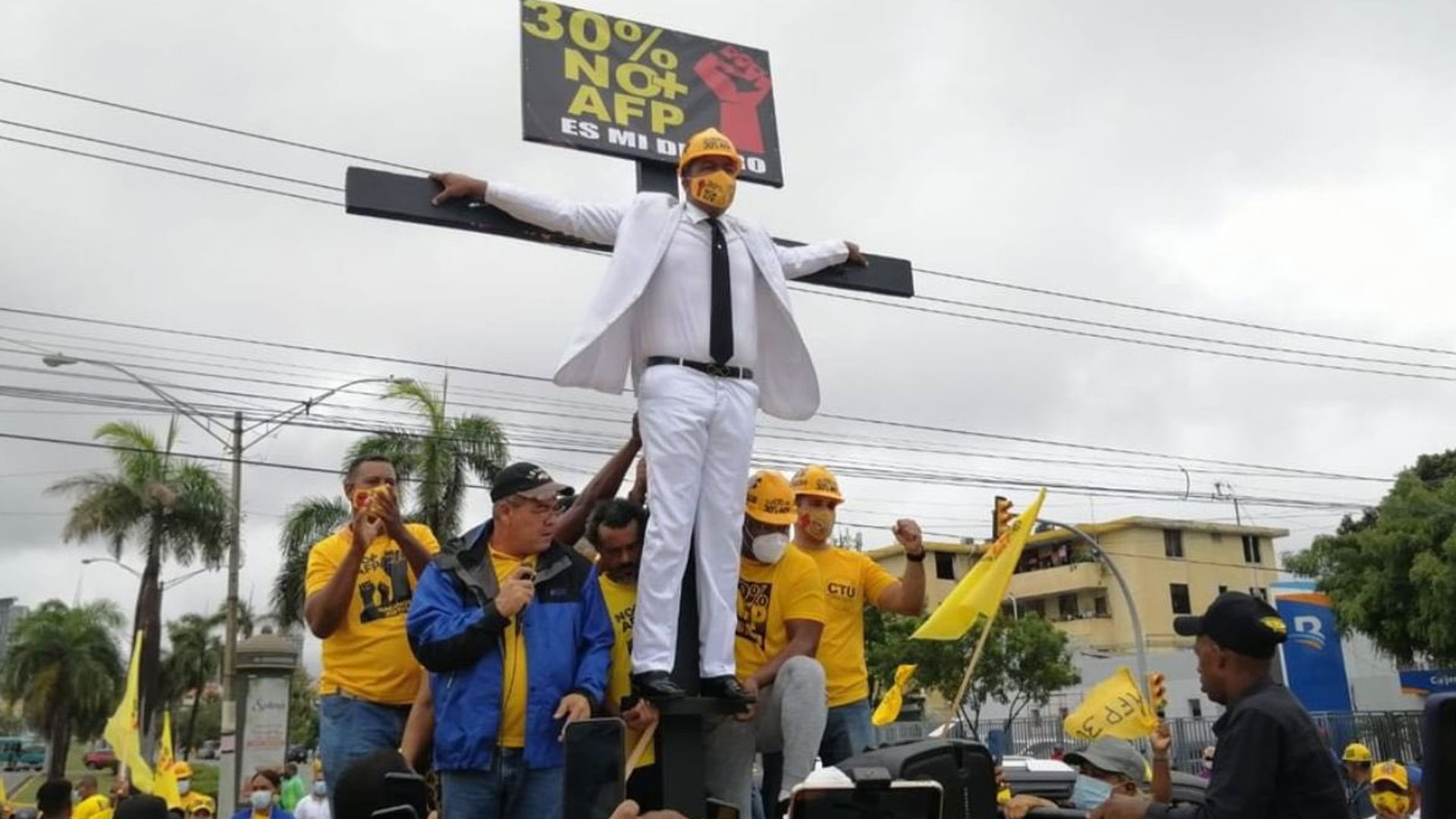 La Policía Le Impide Pedro Botello  llegar Al Congreso Nacional Y Este Responde 