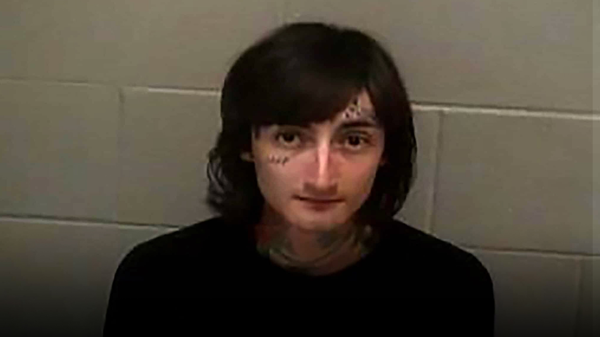 ¡Padre Del Causante Del Atentado En Highland Park No Se Arrepiente De Haberle Comprado Armas! 