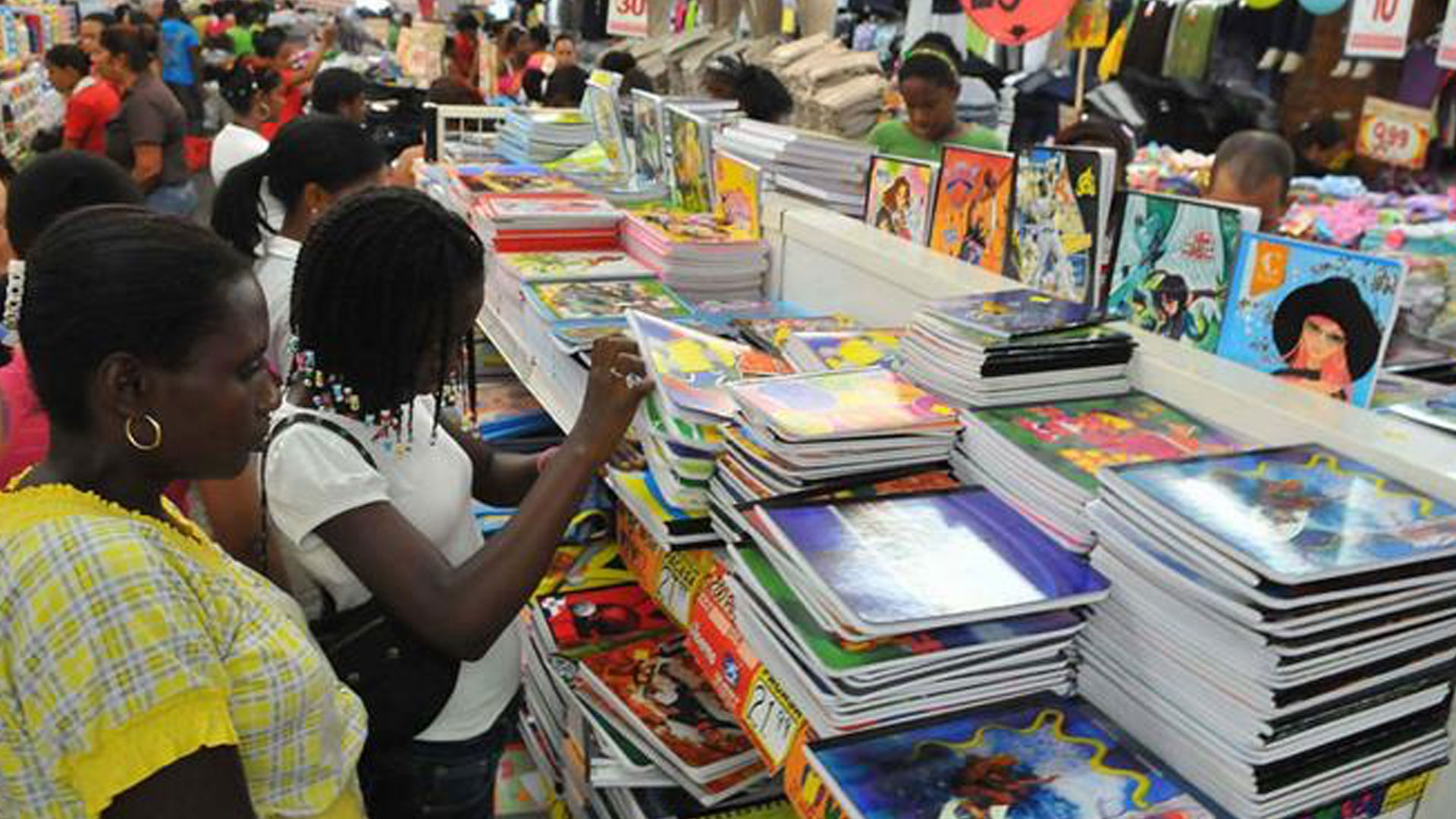 Padres Y Madres “con El Grito Al Cielo” Por Los Altos Precios De Los útiles Escolares 