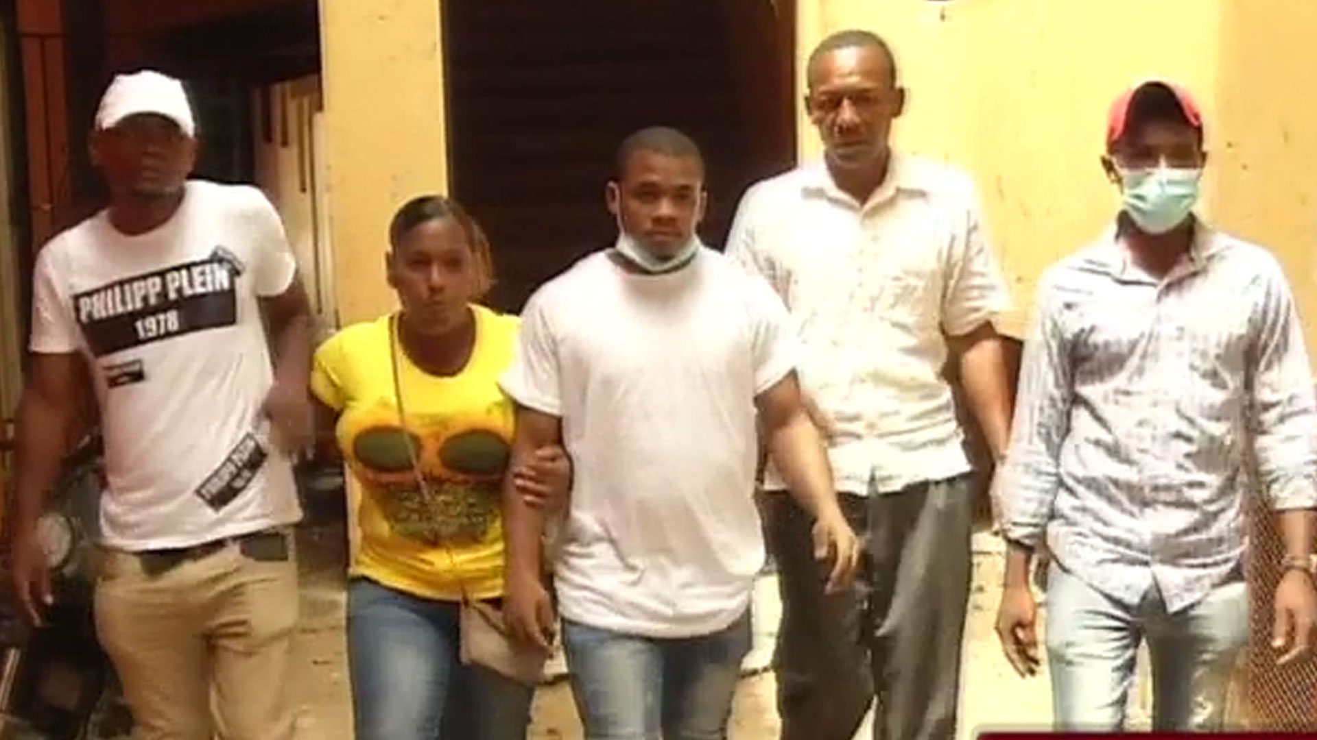 Familia Entrega A Uno De Los Jóvenes Que Se Escapó De La Cárcel De La Vega 