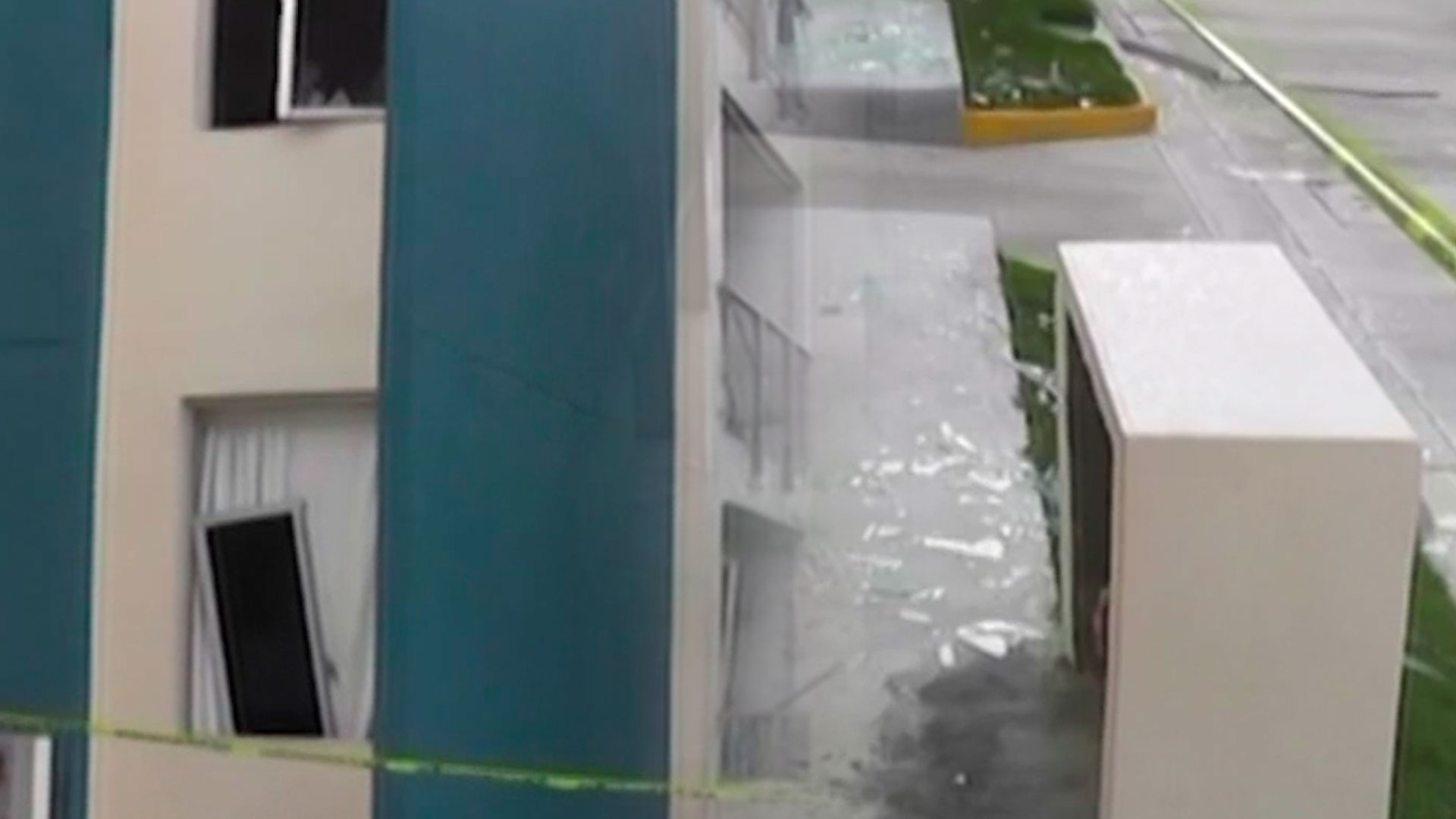 ¡Terrible Explosión! En Uno De Los Residenciales Los Jardines En Bávaro  