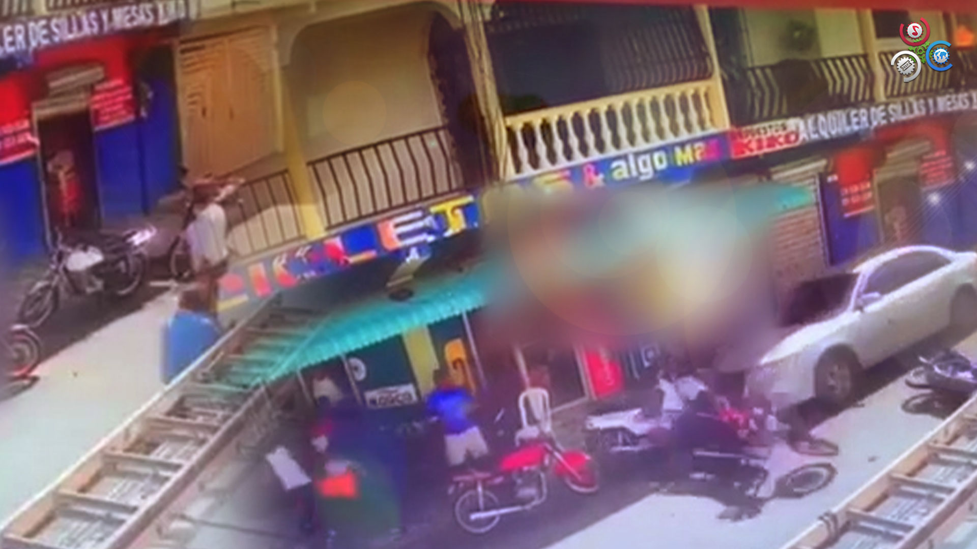 Joven Que Aprende A Manejar Un Carro Choca Varios Motores De Un Repuesto En Villa Canto