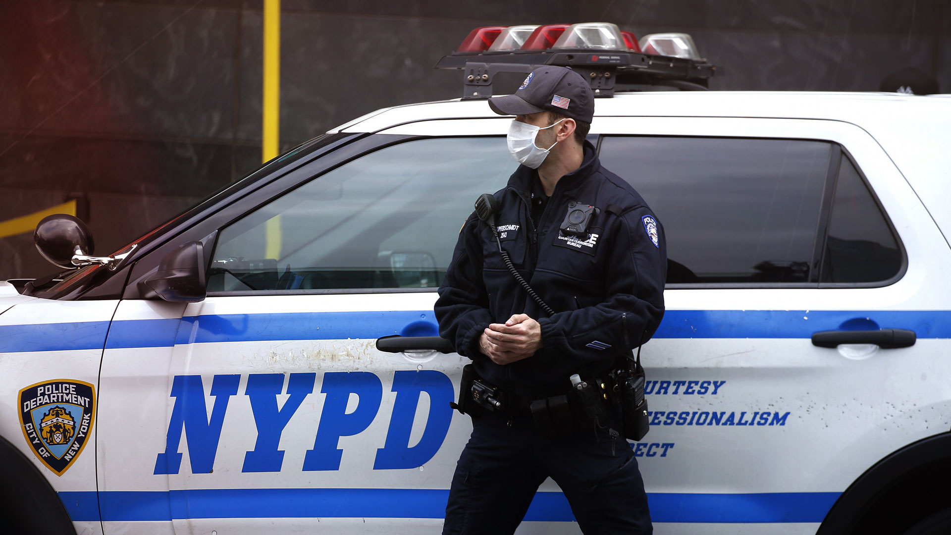 Violencia Incontrolable Azota La Ciudad De NY | Policías A La Casa Por Falta De Pago 