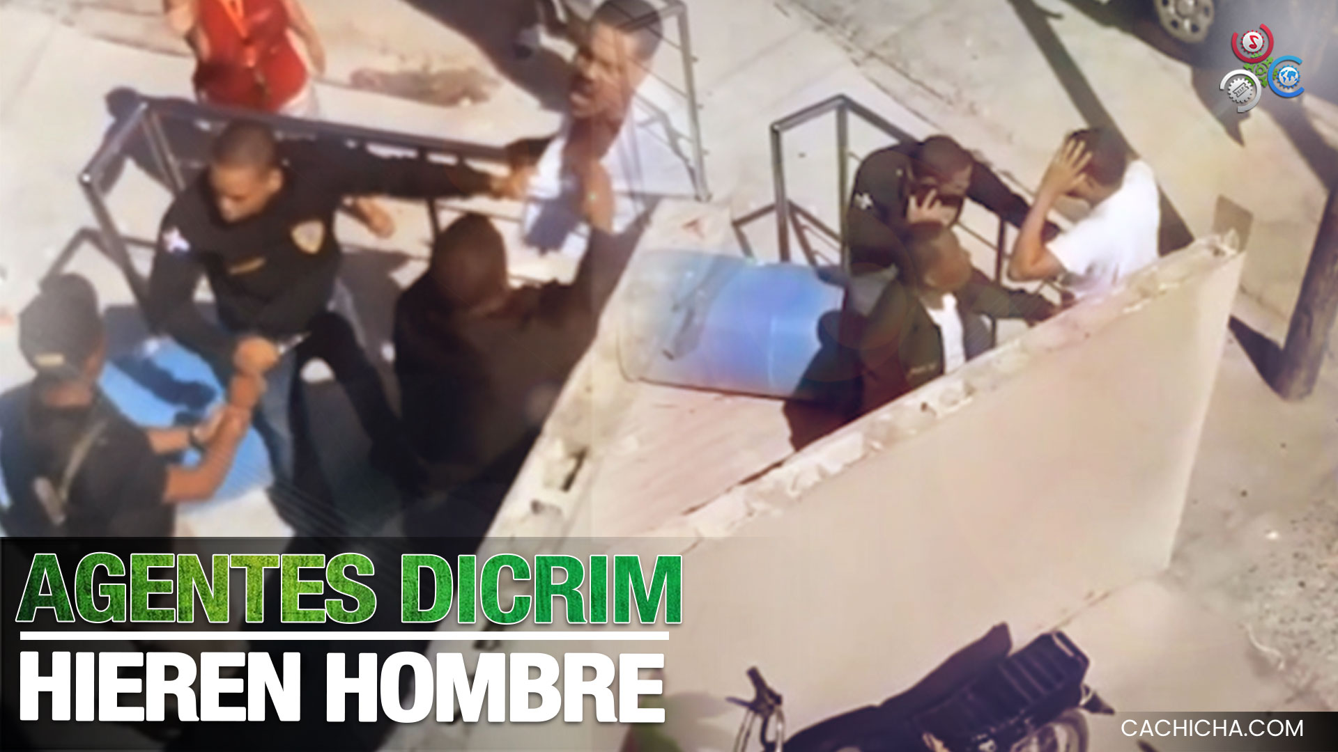 Momento En Que Agentes De DICRIM Hieren De Bala A Un Hombre En Su Negocio