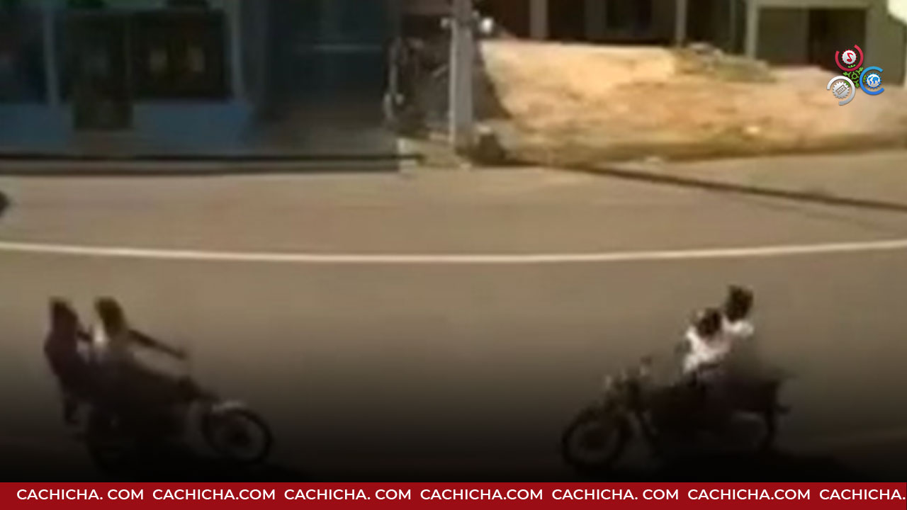 Dos Motociclistas Impactan De Frente Muriendo Al Instante Y Dejando Mujer Herida