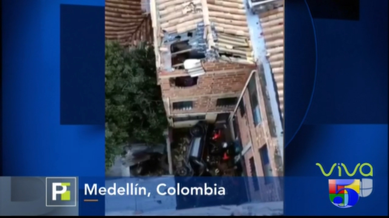 Una Mujer Aceleró Su Vehículo Por Equivocación Y Cae De Un Quinto Piso