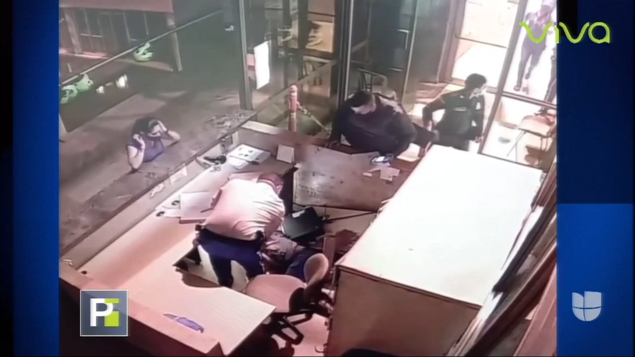 Joven Intenta Escapar De La Policía Y Cae De Un Segundo Piso