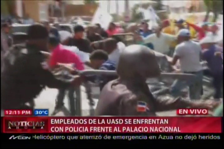 Empleados De La UASD Se Enfrentan Con La Policia Frente Al Palacio Nacional #Video