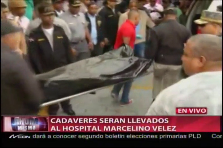 Momento En Que Sacan Los Cuerpos Del Alcalde Juan De Los Santos, Su Seguridad Y El Asesino #Video