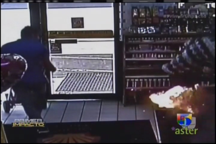 Captado En Video: Explota Cigarrillo Electrónico En El Bolsillo De Un Hombre #Video