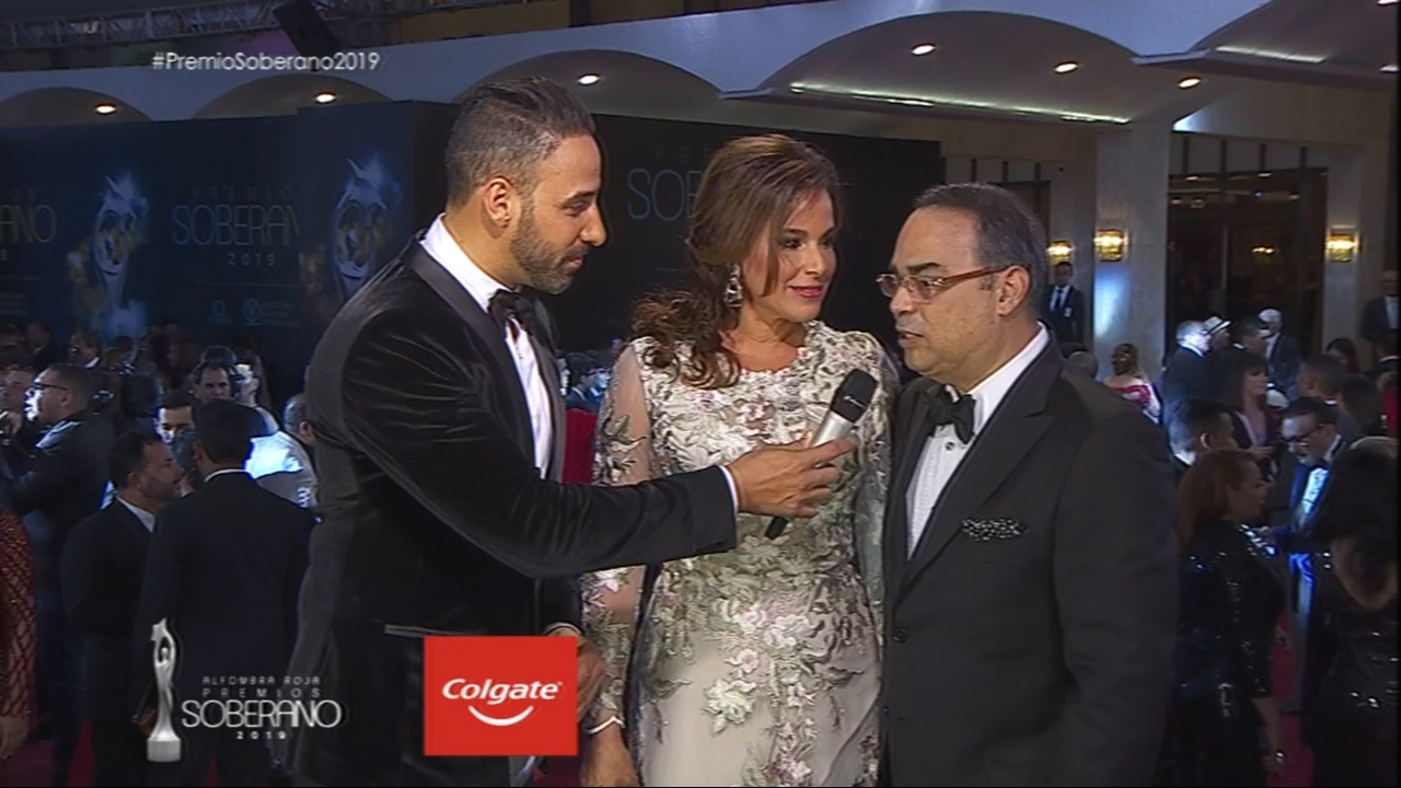 Entrevista A Gilberto Santa Rosa Y Su Esposa En La Alfombra De Premios Soberano 2019
