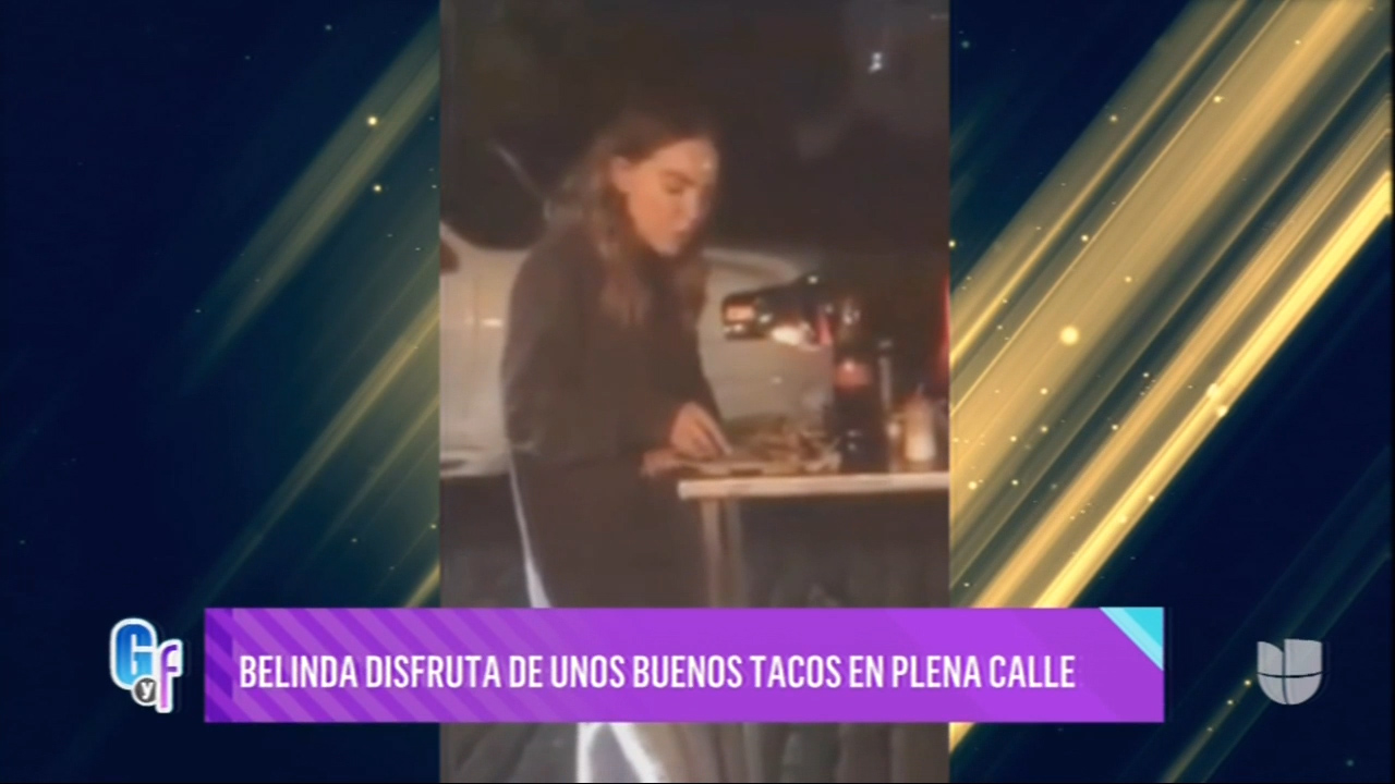 Belinda Disfruta De Unos Buenos Tacos En Plena Calle
