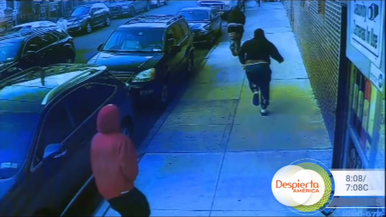 Joven Corre En Panico Para Evitar Ser Alcanzado Por 10 Hombres