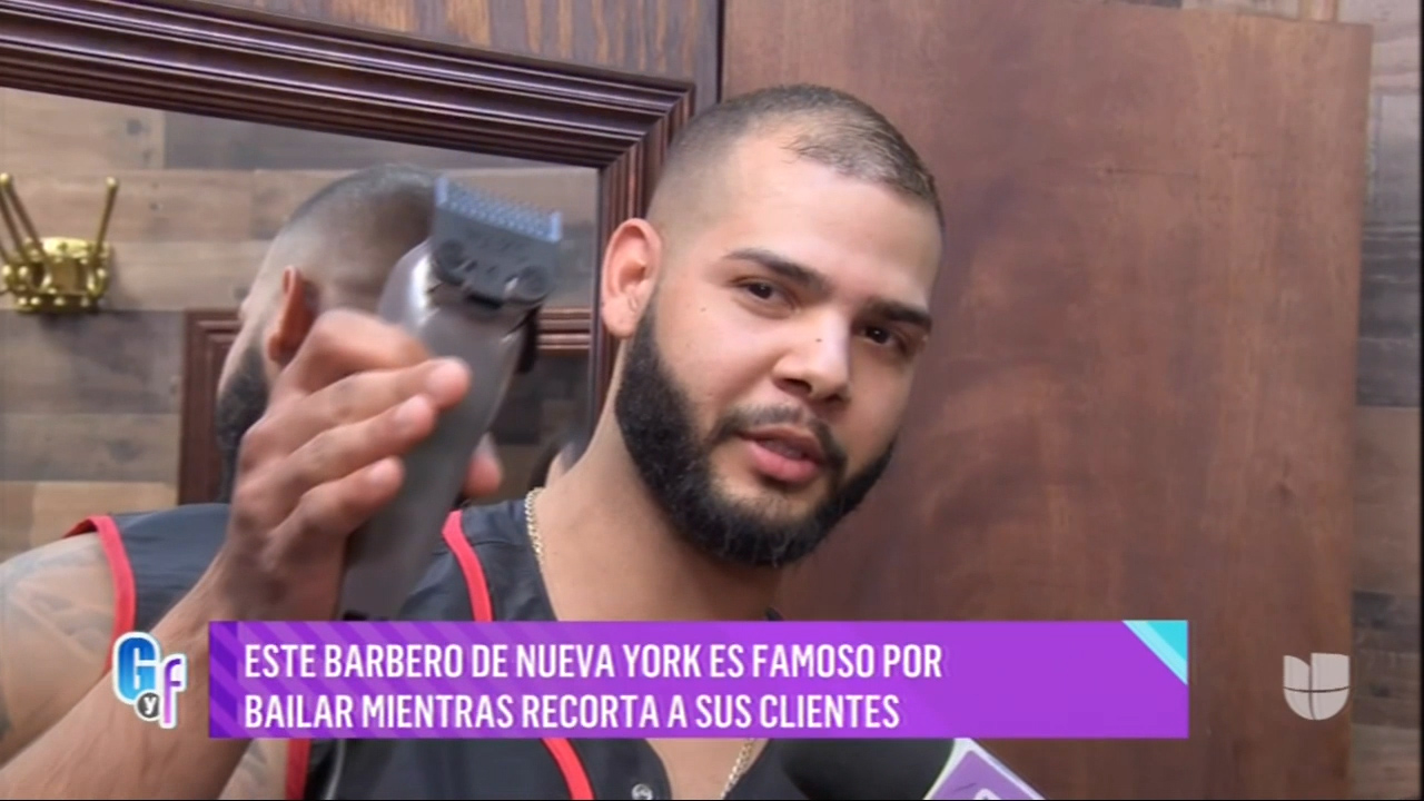 Este Barbero De New York Es Famoso Por Bailar Mientras Recorta A Sus Clientes