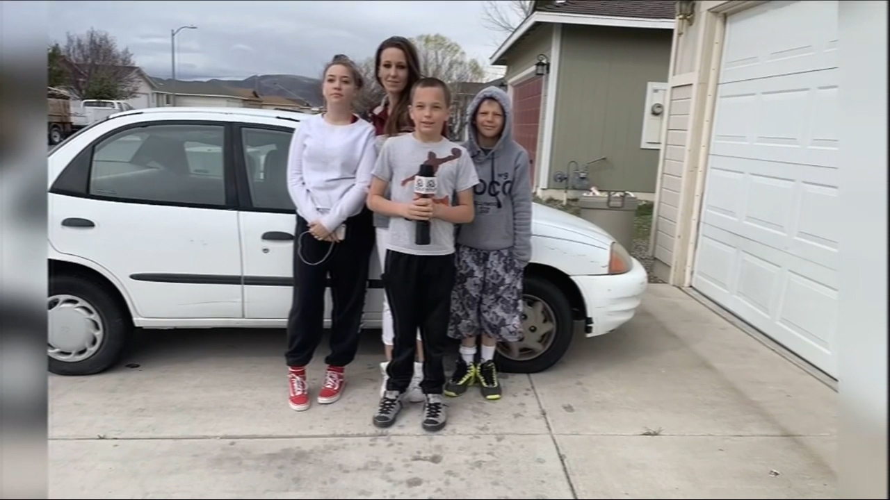 Un Joven De 13 Años Trabajó En Su Vecindario Y Vendió Su Xbox Para Comprarle Un Auto A Su Madre En Nevada