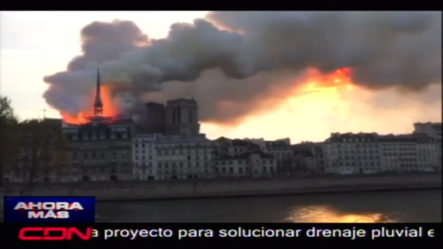Voraz  Incendio En La Catedral De Notre Dame En Paris